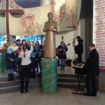 Schola parafii św. Jana Bosko w Wilnie „Gloria” śpiewa podczas Mszy św. w salezjańskiej parafii Matki Bożej Miłosierdzia w Suwałkach