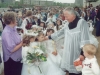 1994 m. Pirmosios Komunijos šventė. Su kun. Izydoru Sadowsku SDB